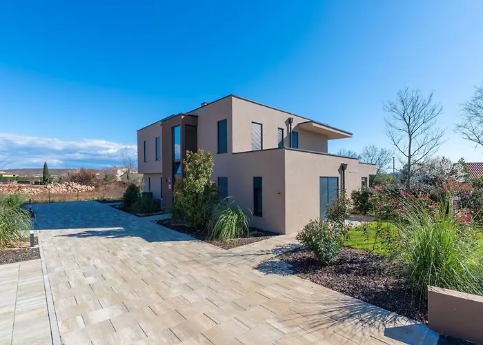 Querchus 9 With Private Pool By Interhome * Karigador